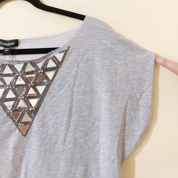 Bebe NWT Womens Casual Short Sleeve Top with Mirror Neckline Detail Size Large - Picture 3 of 11